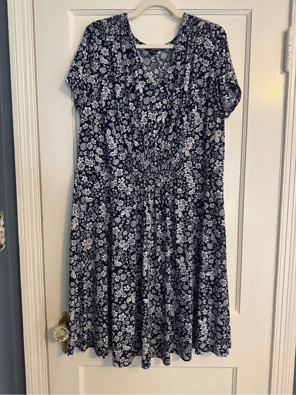 Maggy London Woman 20W Navy White Floral Smocked Waist Midi Dress Plus Size